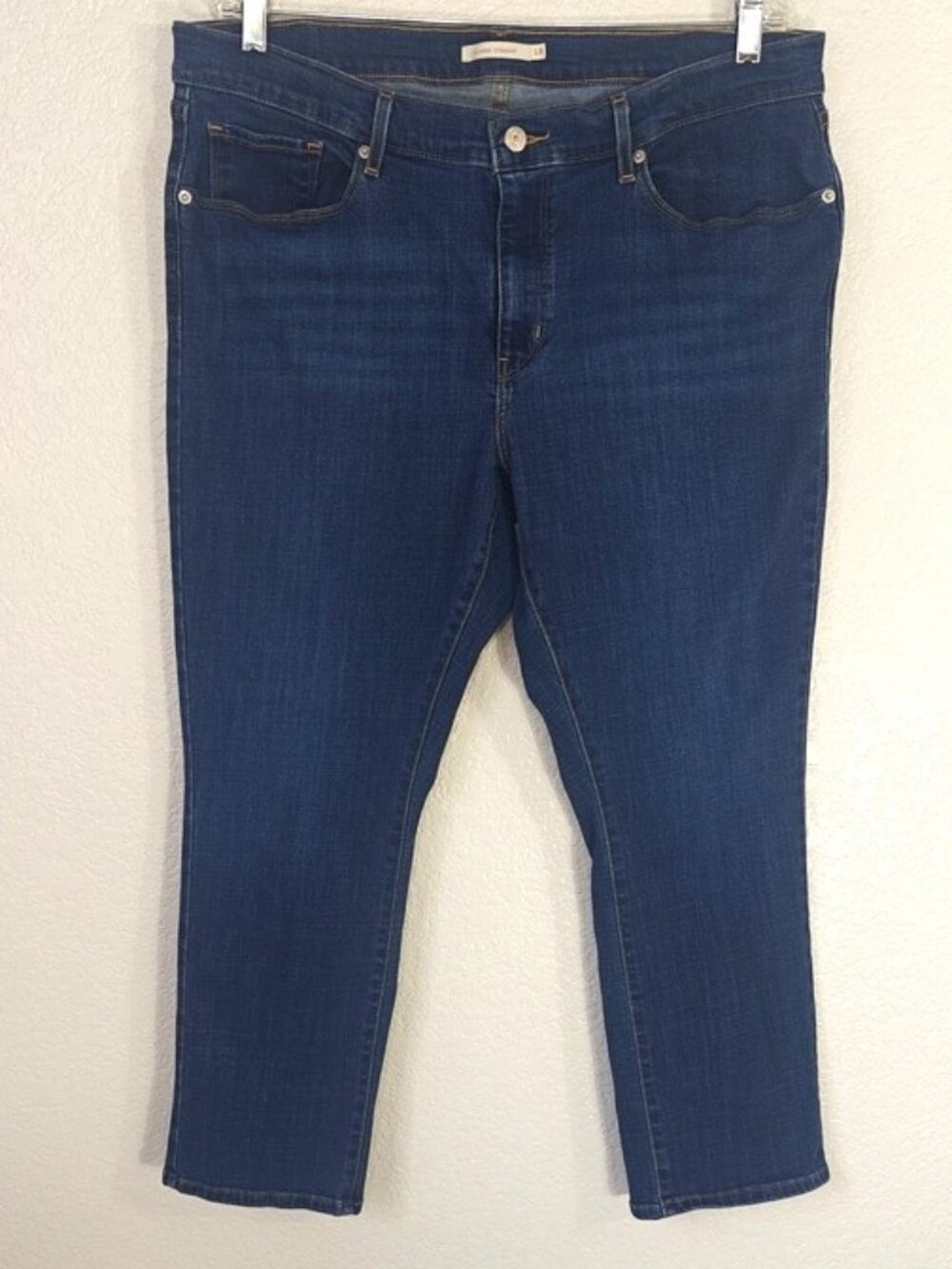 Levi's Size 18S (W34 L28) Jeans Classic Straight Med-Wash